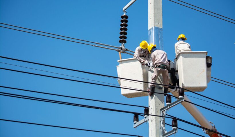 Averías eléctricas fuera de horario: qué valorar al contratar un servicio 24 horas en Madrid.